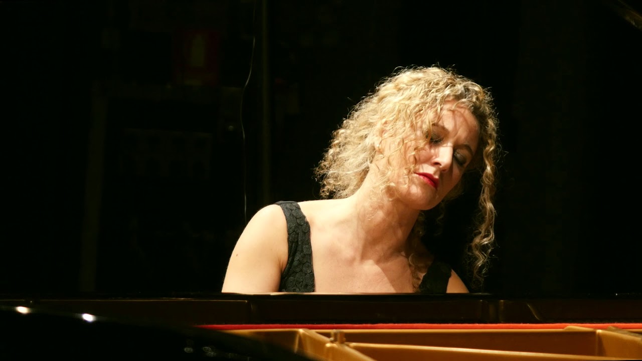 Elisa Tomellini, glasovir