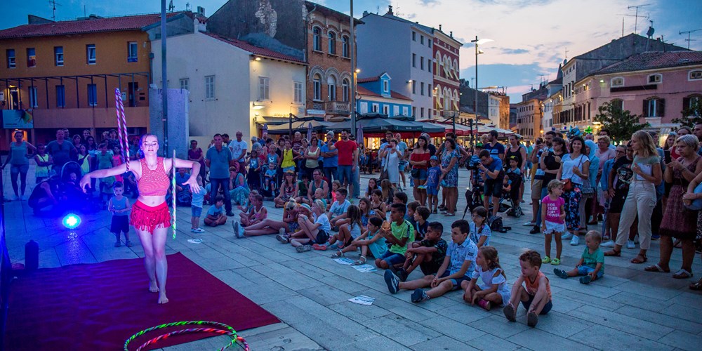 Per le strade di Poreč: una città che diventa palcoscenico
