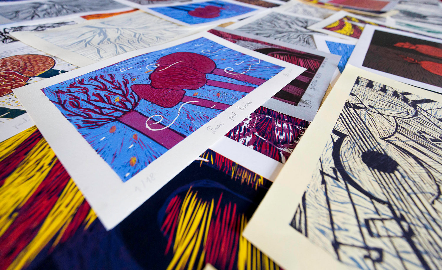 Izložba radova nastalih na radionici linoreza Oštrim na meko