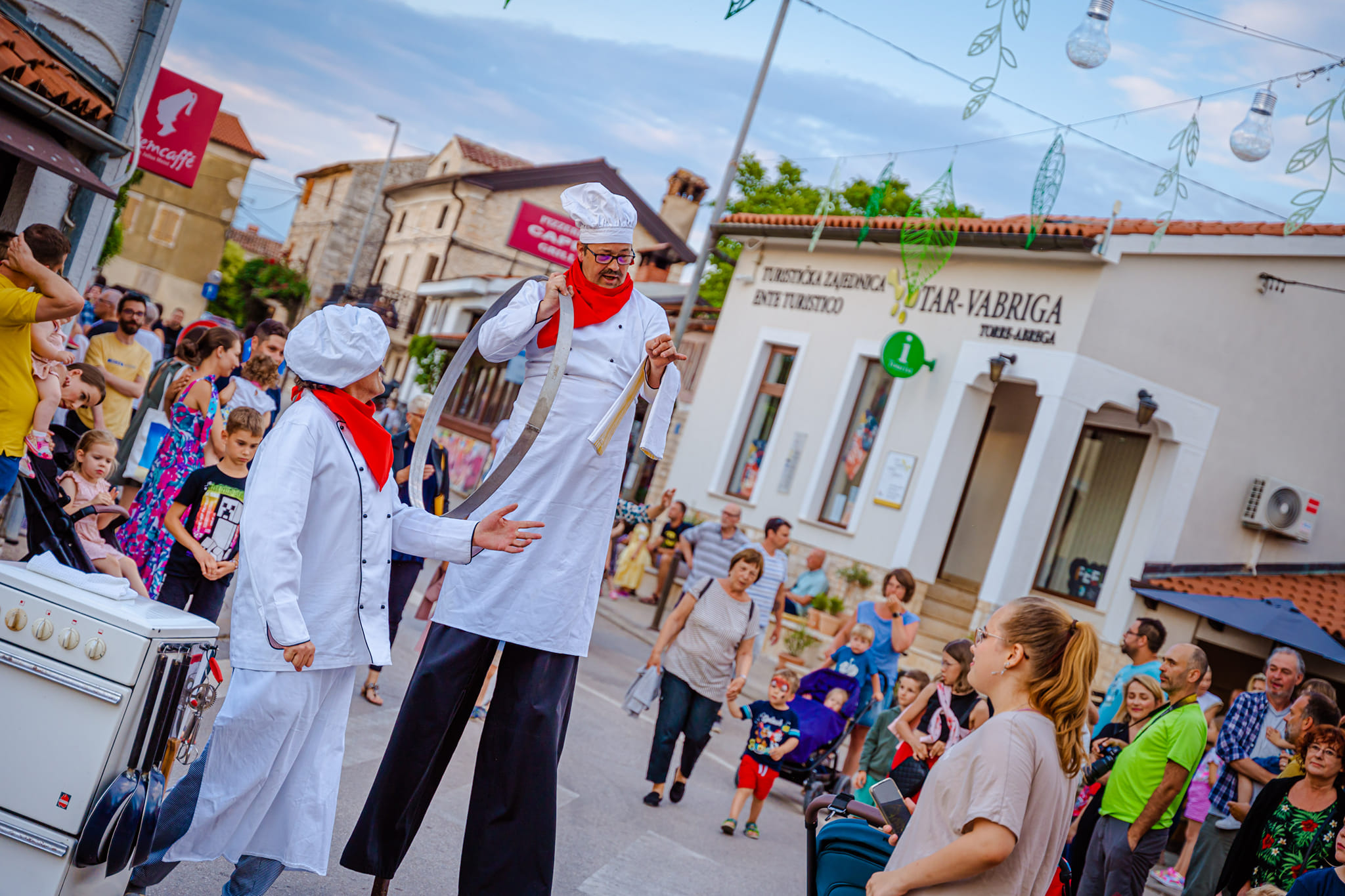 KUHARI NA ŠTULAMA / COOKS ON STILLS