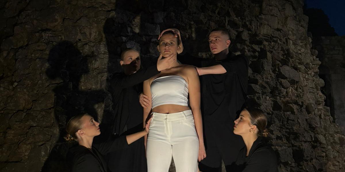 DRUGAČIJA / DIFFERENT