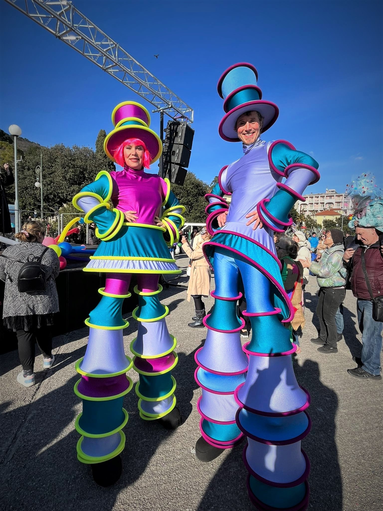 STILT WALKERS 
